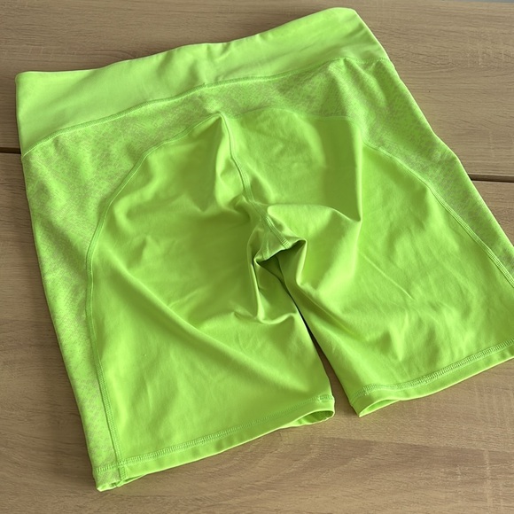 NWOT Athleta Stay Fly 9” Biker Shorts - Picture 8 of 9